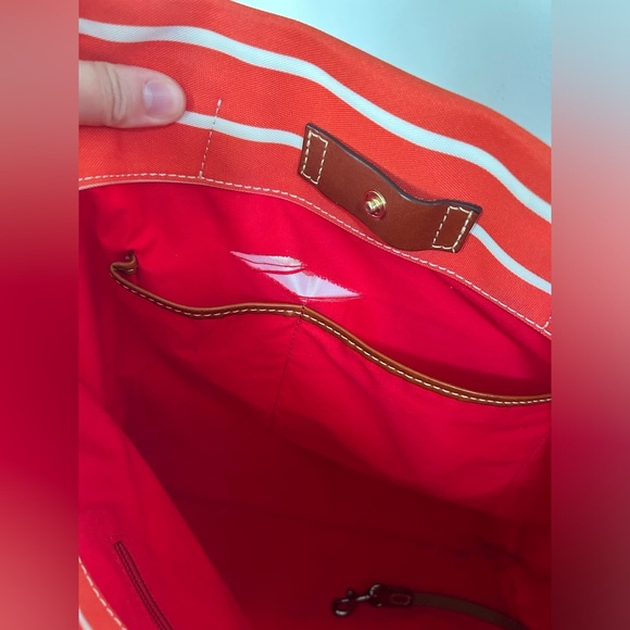 Dooney & Bourke Tote in Canvas with Leather Straps and Details. - Picture 11 of 15